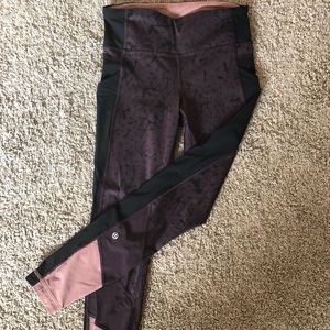 BARELY WORN (3x ?) Lulu Lemon 7/8 length pant.